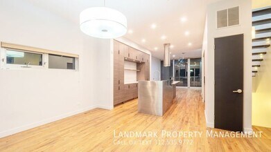 1363 W Ancona St in Chicago, IL - Foto de edificio - Building Photo