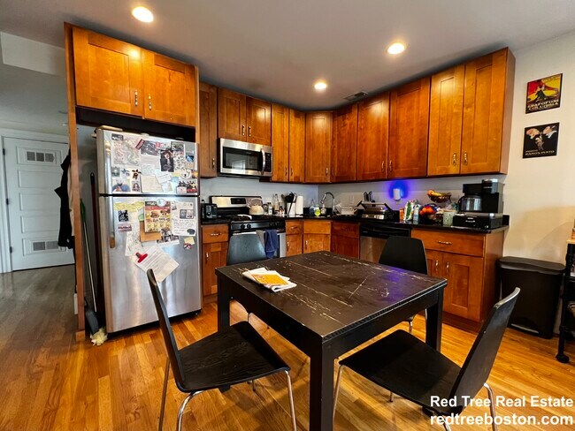84 Linden St, Unit 2
