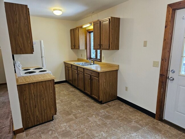 6 Purdy St, Unit apt 201 in Bath, NY - Foto de edificio - Building Photo