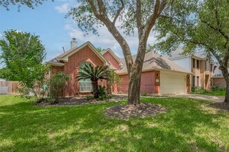 9502 Willow Crossing Dr in Houston, TX - Building Photo - Building Photo