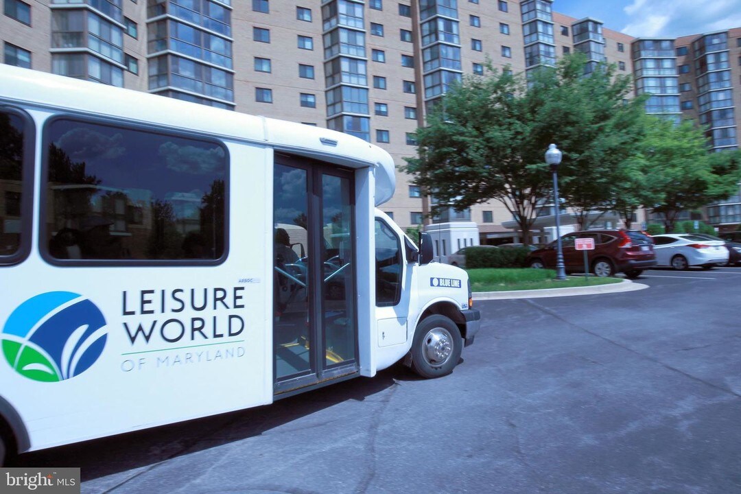 3330 N Leisure World Blvd-Unit -5-915 in Silver Spring, MD - Building Photo