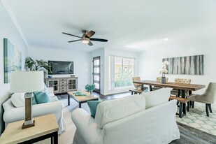 Palm View Village Gardena in Gardena, CA - Building Photo