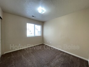 1299 N Stephanie Ln in Nampa, ID - Building Photo - Building Photo
