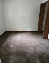 436 Chapel Dr in Ellwood City, PA - Building Photo - Building Photo