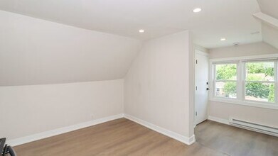 5002 W Gunnison St in Chicago, IL - Building Photo - Building Photo