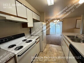 163 E Aikens St in Eagle, ID - Building Photo - Building Photo