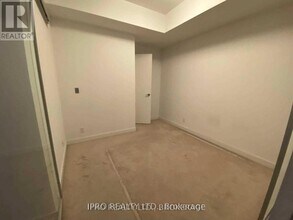 14-4414 York St in Toronto, ON - Building Photo - Building Photo