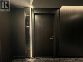 11 Yorkville Ave in Toronto, ON - Building Photo - Building Photo