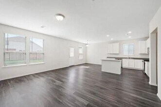505 Benicia Cv in Liberty Hill, TX - Foto de edificio - Building Photo