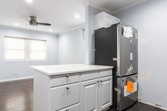 2215 W Wellington Ave in Chicago, IL - Building Photo - Building Photo