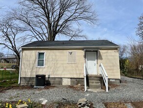 1202 Hoover Ave in High Point, NC - Foto de edificio - Building Photo