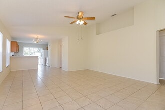 9837 Morris Glen Way in Tampa, FL - Building Photo - Building Photo