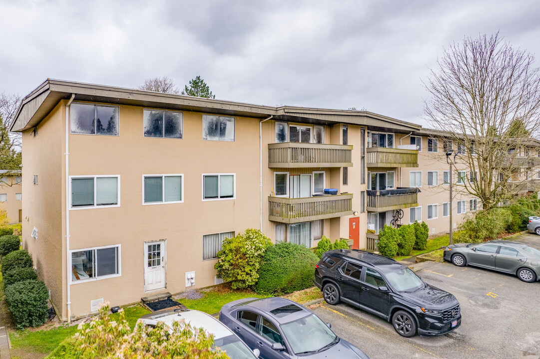 Kensington Gardens in Burnaby, BC - Building Photo