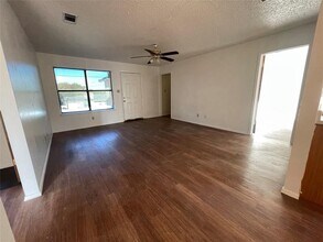 1925 Castle Gate Cir in San Marcos, TX - Building Photo - Building Photo