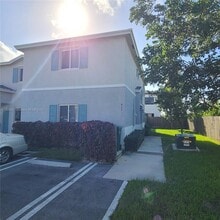 452 NW 12th Pl in Florida City, FL - Building Photo - Building Photo