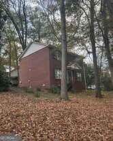 215 Hodgson Dr in Athens, GA - Building Photo
