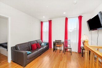 624 S Oakley Blvd in Chicago, IL - Building Photo - Building Photo