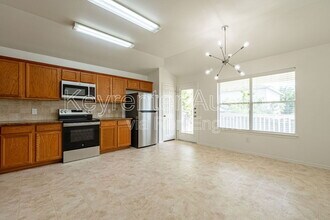 12905 Thomas Jefferson St in Manor, TX - Foto de edificio - Building Photo