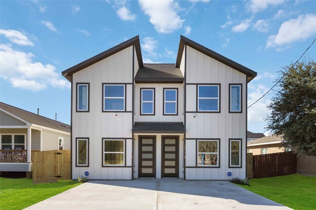 property at 5523 Haight St