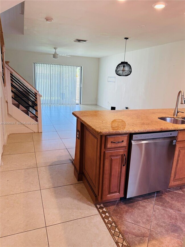 117 NW 106th Ave in Pembroke Pines, FL - Building Photo - Building Photo