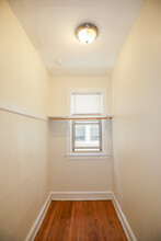 1365 W Greenleaf Ave-Unit -2C in Chicago, IL - Building Photo - Building Photo