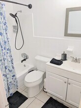 2225 NE 14th Ave in Wilton Manors, FL - Foto de edificio - Building Photo