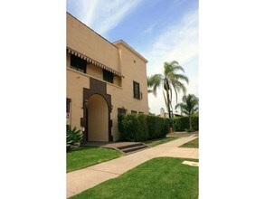 CU2 - 465 N. Curson Ave in Los Angeles, CA - Building Photo - Building Photo