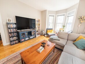 35-1/2 Essex St in Cambridge, MA - Building Photo - Building Photo