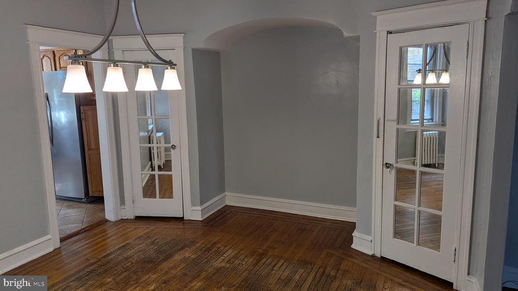 7504 Boyer St in Philadelphia, PA - Building Photo