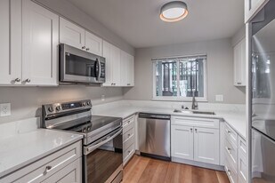 Martine Apartments in Bellevue, WA - Building Photo