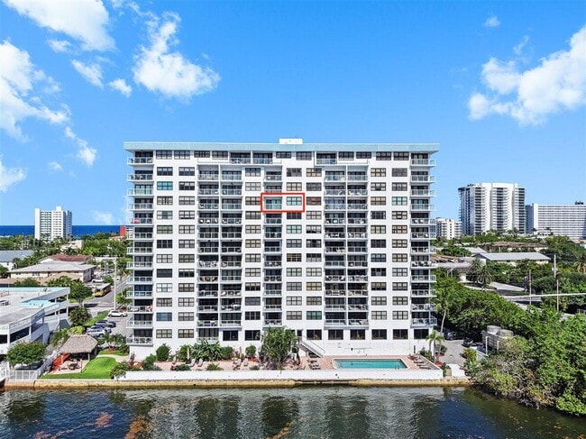 property at 1401 N Riverside Dr