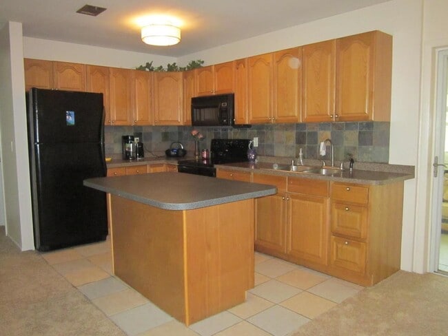 1651 SE Cascella Ct in Port St. Lucie, FL - Building Photo - Building Photo