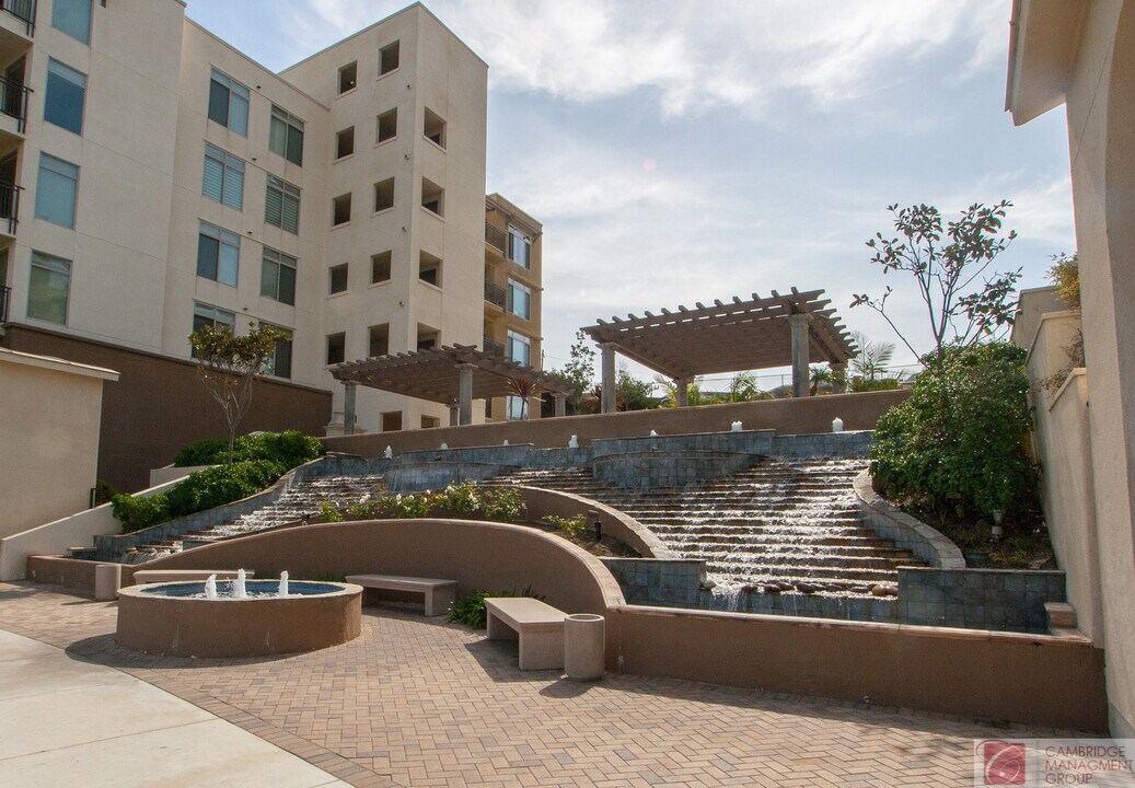 1021 Costa Pacifica Way in Oceanside, CA - Building Photo