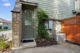 3120 Tom Miller St in Austin, TX - Building Photo - Building Photo