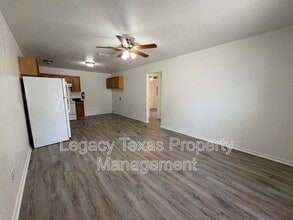 404 N Anglin St in Cleburne, TX - Building Photo - Building Photo