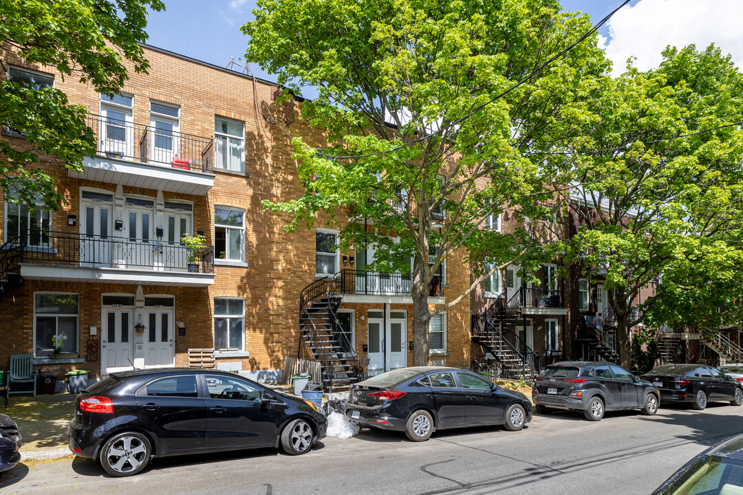 2367-2377 Chapleau Rue in Montréal, QC - Building Photo