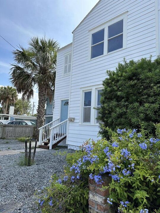 1708 3rd St in Neptune Beach, FL - Foto de edificio