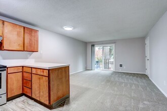2631 SE 111th Ave in Portland, OR - Building Photo - Building Photo