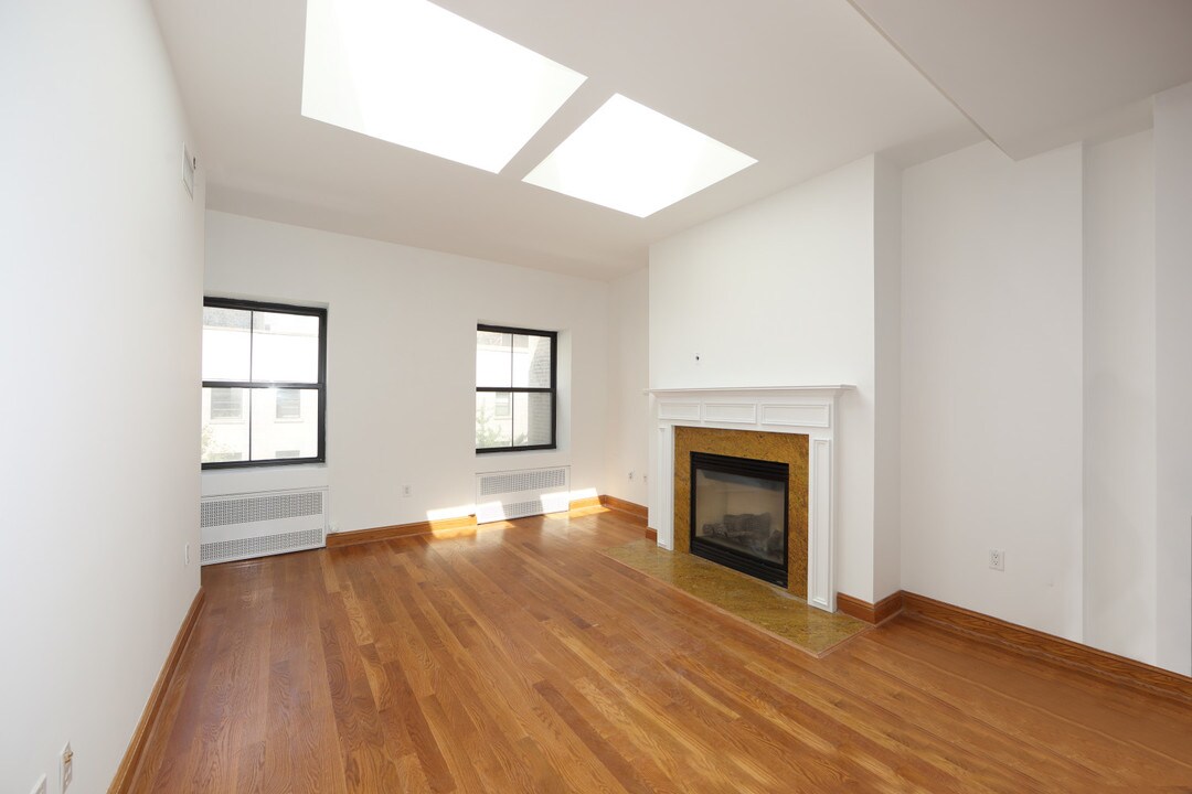 36 E 22nd St in New York, NY - Building Photo