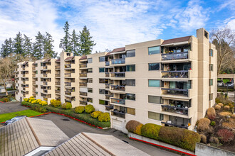 Waverly Yacht Club Condos in Portland, OR - Building Photo - Primary Photo