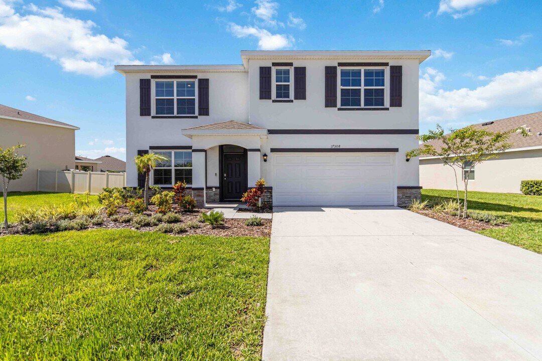 17308 Reserva Dr in Bradenton, FL - Building Photo