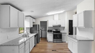 2359 Virginia St in Montgomery, TX - Building Photo - Building Photo