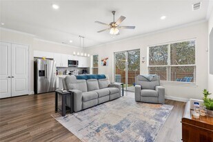 6329 Mason Ct in Dallas, TX - Building Photo