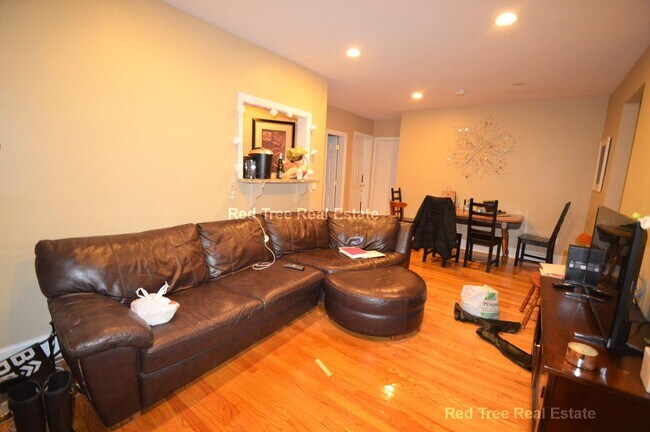 72 Egmont St, Unit 1 in Brookline, MA - Building Photo - Building Photo
