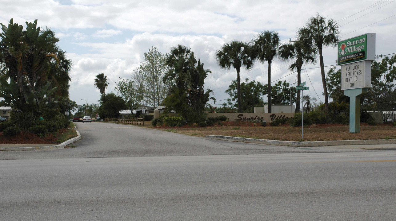 799 Clearlake Rd in Cocoa, FL - Building Photo