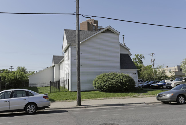 715-731 E 14th St in Minneapolis, MN - Building Photo - Building Photo