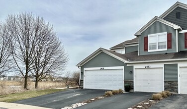 2433 Golf Ridge Cir in Naperville, IL - Foto de edificio - Building Photo
