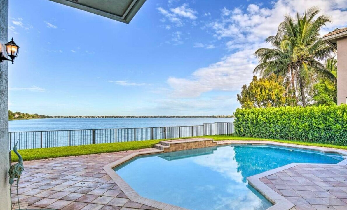 5342 SW 173rd Ave in Miramar, FL - Foto de edificio