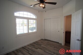 11915 Galileo Dr in Bakersfield, CA - Building Photo - Building Photo