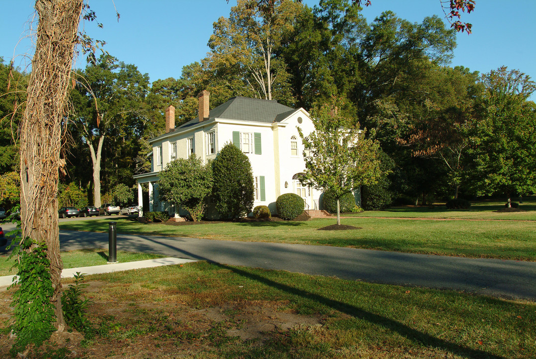 304 Center St in Ashland, VA - Building Photo